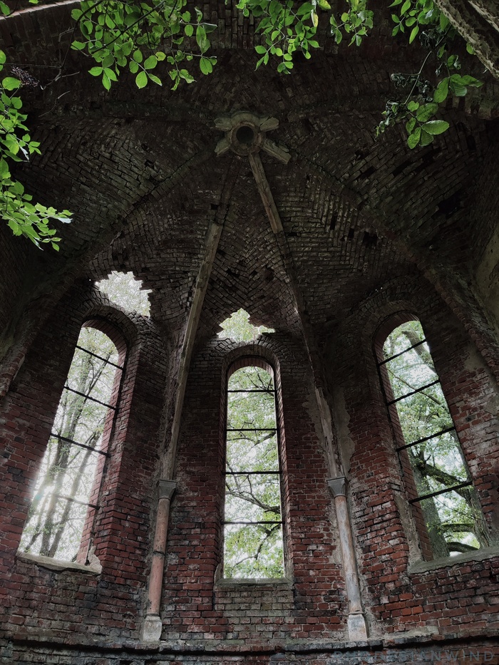 Разрушающаяся алтарная ниша