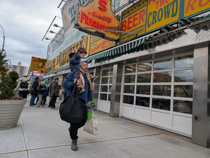 Real New York: How I boldly walked around Coney Island and buckwheat with goulash (not about Brighton Beach). Part 1 - My, Living abroad, Peekaboo, New York, Brighton Beach, Video, Longpost