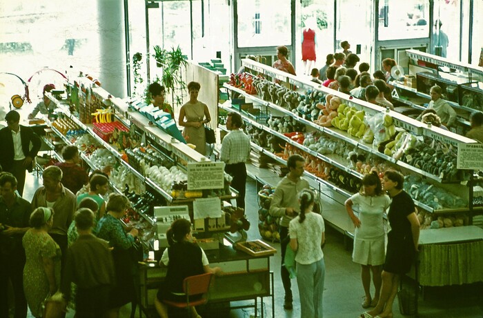 Торговый центр. Академгородок.