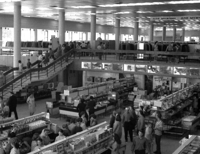 Торговый центр. Академгородок.