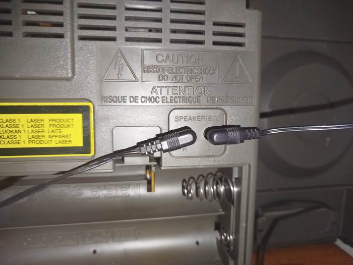 Штекеры для подключения колонок.