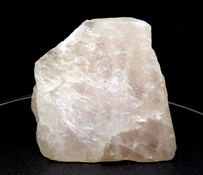 Почти выцветший розовый кварц. Карелия, Лоухский р-н, месторождение Никонова Варака. Из собрания автора.