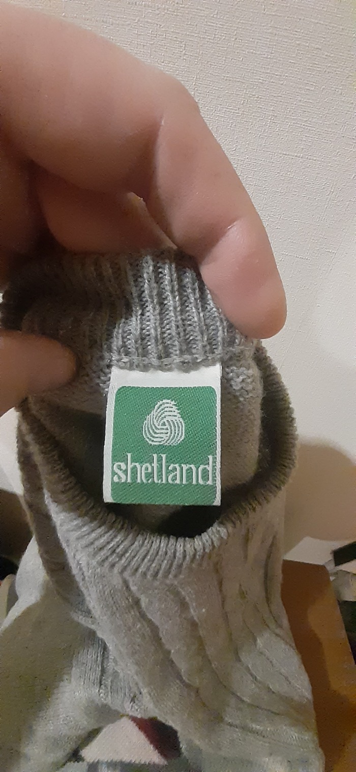 Типа марка свитера))) брендв 90х!