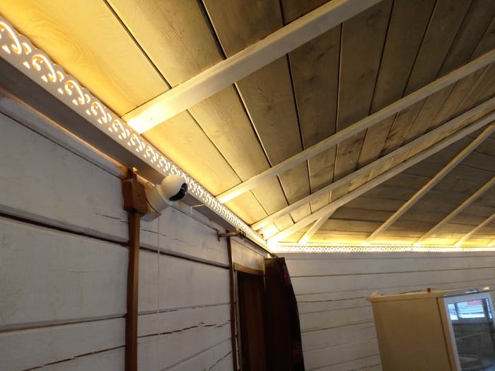 Плинтус над светодиодной лентой