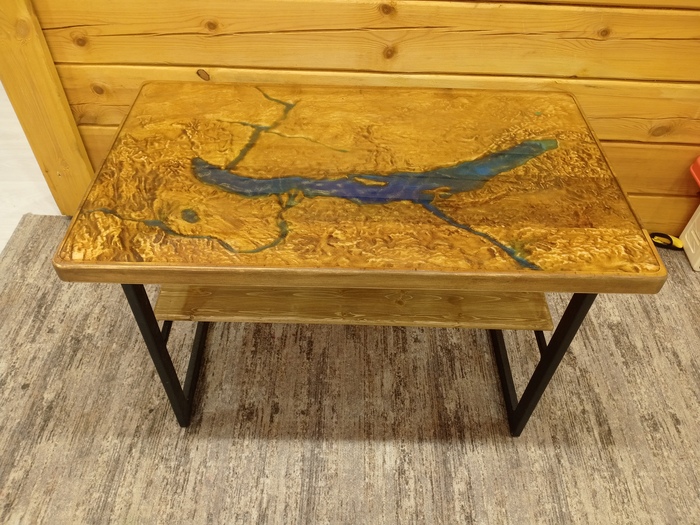 Стол-Байкал. Полностью воспроизведен рельеф дна Байкала и гор вокруг, залито эпоксидкой.