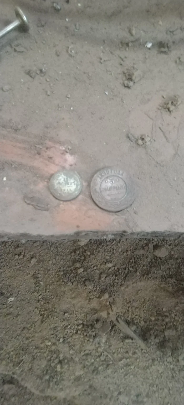 Winter pit - My, Archaeological finds, Find, Glass, Ring, Silver, Digger, Metal detector, Treasure hunt, Treasure, Coin, Iron, Российская империя, 19th century, Bore pit, Amur region, Blagoveshchensk, Rare coins, Video, Vertical video, Longpost