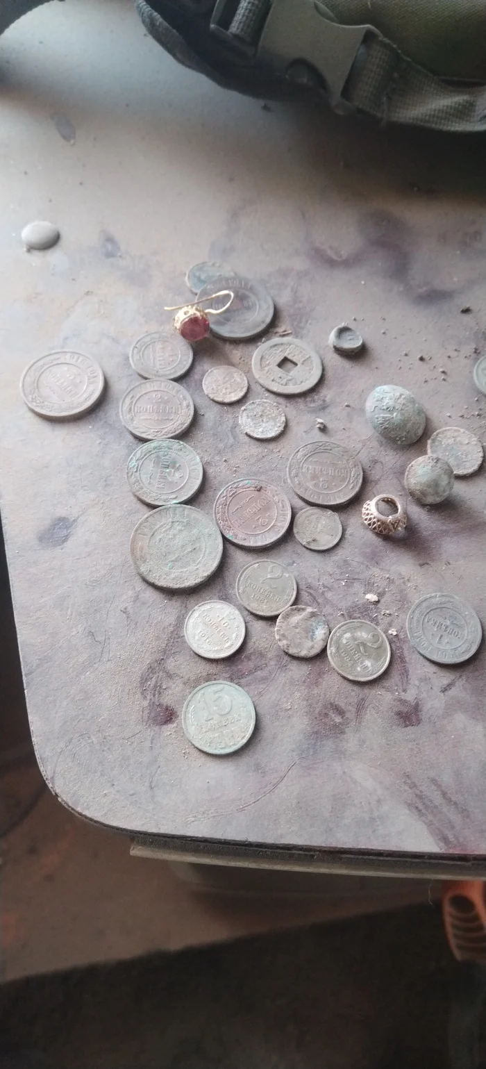 Winter pit - My, Archaeological finds, Find, Glass, Ring, Silver, Digger, Metal detector, Treasure hunt, Treasure, Coin, Iron, Российская империя, 19th century, Bore pit, Amur region, Blagoveshchensk, Rare coins, Video, Vertical video, Longpost
