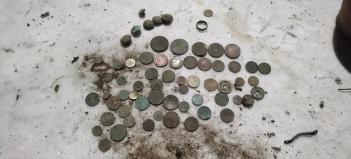 Winter pit - My, Archaeological finds, Find, Glass, Ring, Silver, Digger, Metal detector, Treasure hunt, Treasure, Coin, Iron, Российская империя, 19th century, Bore pit, Amur region, Blagoveshchensk, Rare coins, Video, Vertical video, Longpost
