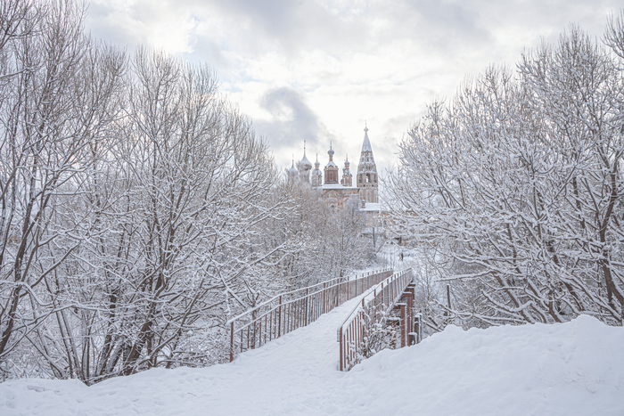 Вид на ансамбль храмов с мостика