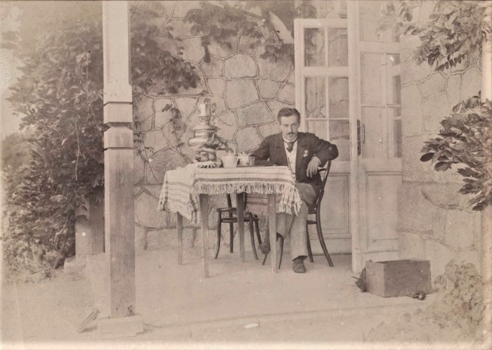   ""          , 1898 .    , ,   , -.