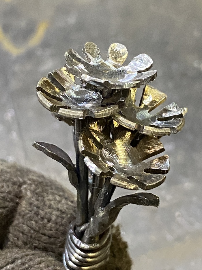 Ну и руки. Здесь должна звучать музыка из терминатора.