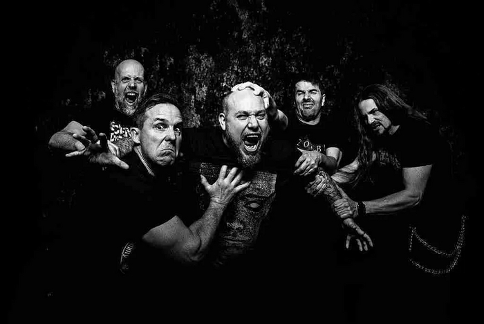 CARCARIASS французский космический MELODIC DEATH METAL (здесь в смысле что помешаны на космосе)