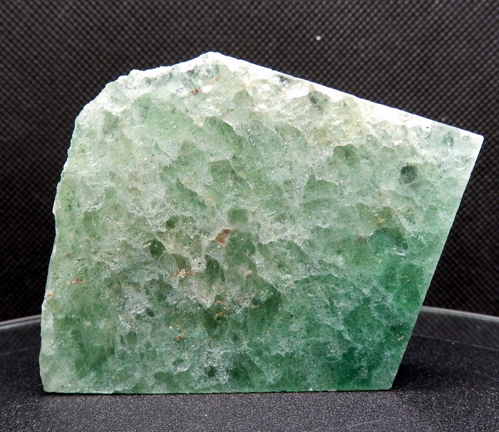 Гранулированный жильный кварц с включениями фуксита - "индийский авантюрин". Южная Африка. Из собрания автора