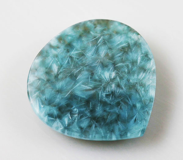 Включения гилалита в кристалле кварца. Так называемый "медузный кварц" или "кварц-параиба". Бразилия, шт. Параиба. Фото из интернет-подборки на Pinterest : <!--noindex--><a href="https://pikabu.ru/story/raduga_kvartsa_post_7_iz_serii_ego_velichestvo_kvarts_chast_2_zelenyiygoluboysiniyfioletovyiy_12217740?u=https%3A%2F%2Fuk.pinterest.com%2Fingapaema%2F%D0%BA%D0%B2%D0%B0%D1%80%D1%86-%D1%81-%D0%B2%D0%BA%D0%BB%D1%8E%D1%87%D0%B5%D0%BD%D0%B8%D1%8F%D0%BC%D0%B8%2F&t=https%3A%2F%2Fuk.pinterest.com%2Fingapaema%2F%D0%BA%D0%B2%D0%B0%D1%80%D1%86-%D1%81-%D0%B2%D0%BA%D0%BB%D1%8E%D1%87%D0%B5%D0%BD%D0%B8%D1%8F%D0%BC%D0%B8%2F&h=f60b5eb8952145bb648e464f4ae9771929add488" title="https://uk.pinterest.com/ingapaema/кварц-с-включениями/" target="_blank" rel="nofollow noopener">https://uk.pinterest.com/ingapaema/кварц-с-включениями/</a><!--/noindex-->