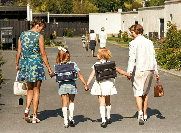 Осколки истории : Интересные и редкие ретро-фотографии Европы. 20 раскрашенных фотографий ХХ века. Часть XIV Старое фото, Историческое фото, Фотография, Нидерланды (Голландия), Венгрия, Франция, Португалия, Германия, Италия, Швейцария, Швеция, Испания, 20 век, Европа, Колоризация, Длиннопост