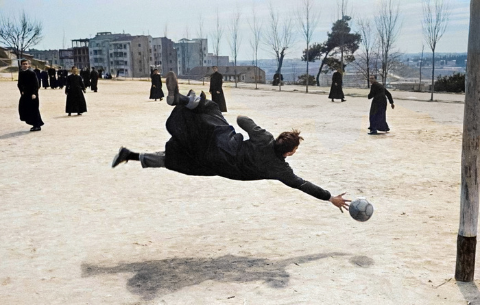 Осколки истории : Интересные и редкие ретро-фотографии Европы. 20 раскрашенных фотографий ХХ века. Часть XIV Старое фото, Историческое фото, Фотография, Нидерланды (Голландия), Венгрия, Франция, Португалия, Германия, Италия, Швейцария, Швеция, Испания, 20 век, Европа, Колоризация, Длиннопост