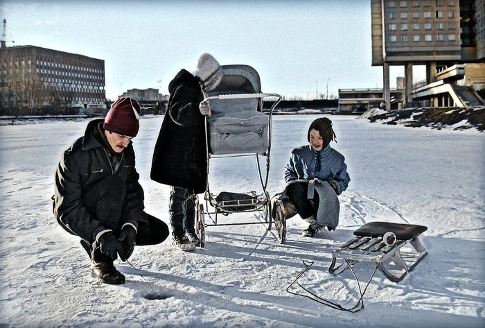 Ностальгические фотографии Советских зимних забав и просто интересных снимков. 20 раскрашенных фотографий Старое фото, Фотография, СССР, Детство в СССР, Зима, Зимние забавы, Колоризация, Длиннопост