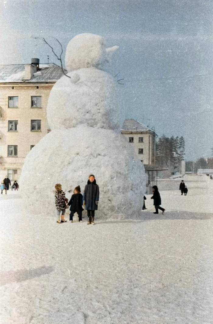 Ностальгические фотографии Советских зимних забав и просто интересных снимков. 20 раскрашенных фотографий Старое фото, Фотография, СССР, Детство в СССР, Зима, Зимние забавы, Колоризация, Длиннопост