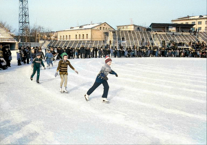 Ностальгические фотографии Советских зимних забав и просто интересных снимков. 20 раскрашенных фотографий Старое фото, Фотография, СССР, Детство в СССР, Зима, Зимние забавы, Колоризация, Длиннопост