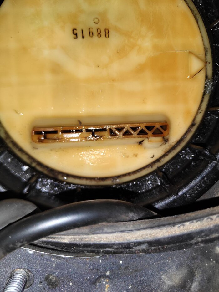 Эти отверстия для проводов, от туда сочился бензин и потом стекал по бак, из-за следов подтеков нас и не оформили. Заказал другой насос от X90, но с проводами. Оказалось они не нужны.