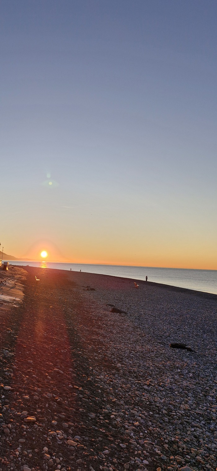 На такое солнце можно спокойно смотреть через солнцезащитные очки.