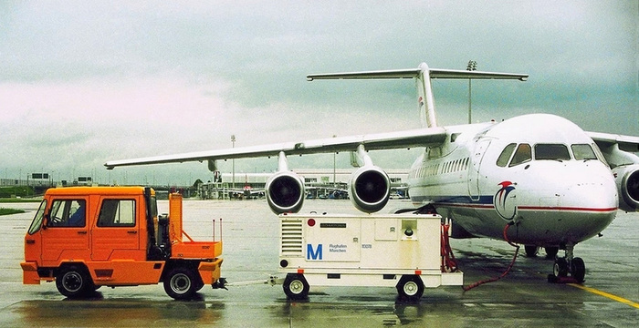 Multicar M 26      Bae 146&#x2011;200  Eurowings.    100       .