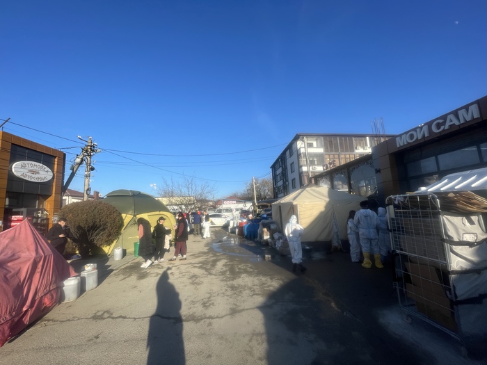 День приезда, сказали укомплектованы все, прием, крахмал, мойка и реабилитация. людей хватает, птиц не так много привозят, сказали, в данное время.