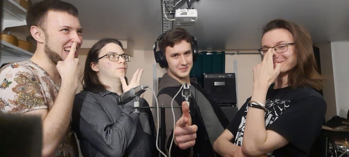 Фото старое, конечно, но зато в процессе работы. Орк, Троль, Эльф, Гремлин слева-направо. Артур Калябис, Андрей Соколов, Ильяс Гайнутдинов, Андрей Воронин.