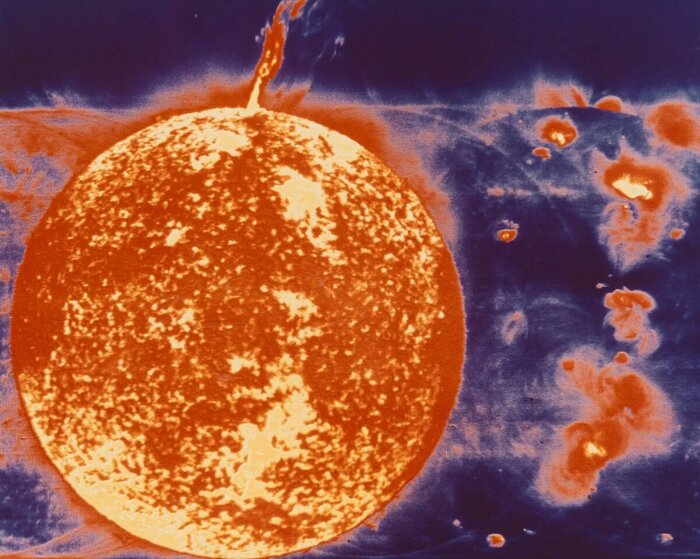 Гелиосейсмология — это наука, изучающая внутреннюю структуру и динамику Солнца путем анализа распространения в нем сейсмических волн, генерируемых турбулентными движениями в солнечной конвективной зоне / © <!--noindex--><a href="https://pikabu.ru/story/otkuda_myi_znaem_chto_zhdet_solntse_cherez_milliardyi_let_12236567?u=http%3A%2F%2Fngv.vic.gov.au&t=ngv.vic.gov.au&h=4d9ebff340bf032ef7285b8f2d0de68fdd224311" title="http://ngv.vic.gov.au" target="_blank" rel="nofollow noopener">ngv.vic.gov.au</a><!--/noindex-->