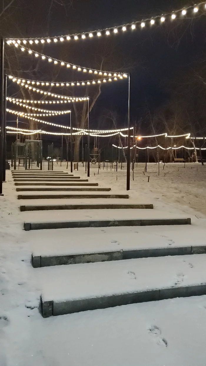 Reply to the post Winter Photo Contest on Pikabu - My, New Year, Peekaboo, Competition, Tucked away in 2024, The photo, A wave of posts, Chelyabinsk, Illuminations, Reply to post, Longpost