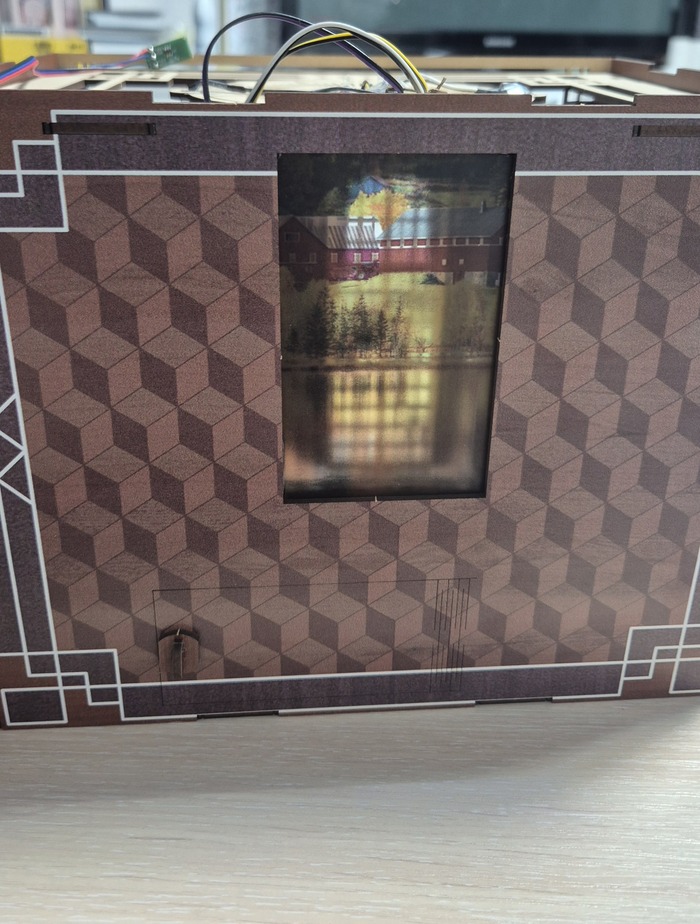 Крепим заднюю стенку