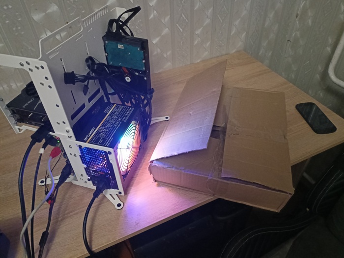 Коробка небольшая, но весила около 4кг - их за толстой стали