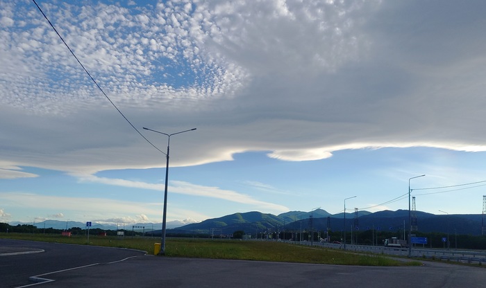 Вид на окрестные сопки и небо впечатляет. Что говорить о красотах которые открываются туристу в заповедных местах полуострова.