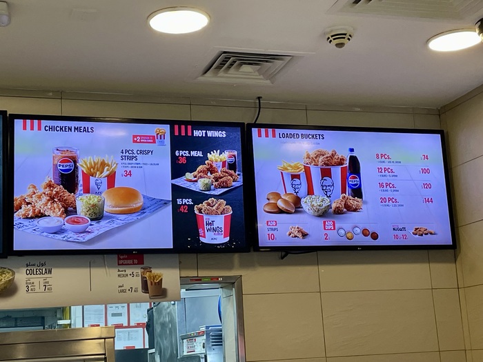 Обед в KFC с 6-тью кусками (когда-то в России были «куски», если кто помнит) - 1100. На двоих прям как раз.