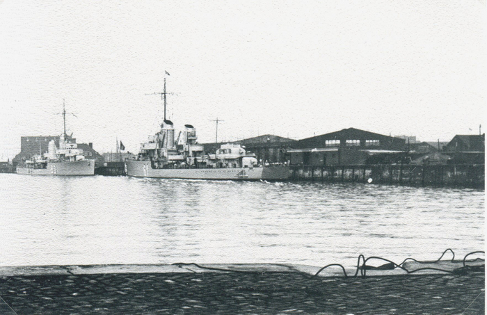 Bernd von Arnim и Wolfgang Zenker в Бремерхафене, 1938 год