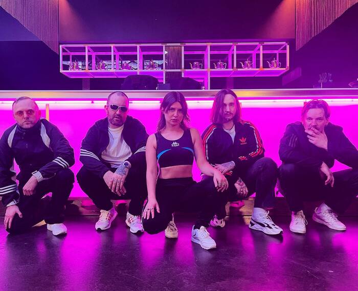 У меня такие спортсмены во дворе по вечерам заседают...тоже наверное музыканты