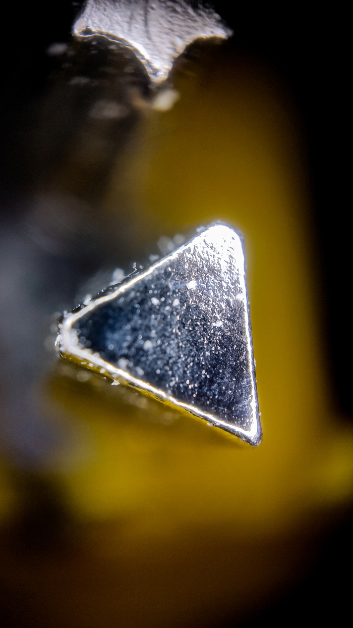 Красивый блик на металле