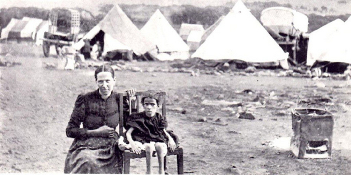 Концентрационный лагерь для бурского гражданского населения. Через эти "чистилища Британской империи" прошли в годы второй Англо-Бурской войны до 100 тыс. граждан бурских республик, более четверти из них погибли от болезней и голода, особенно много детей.