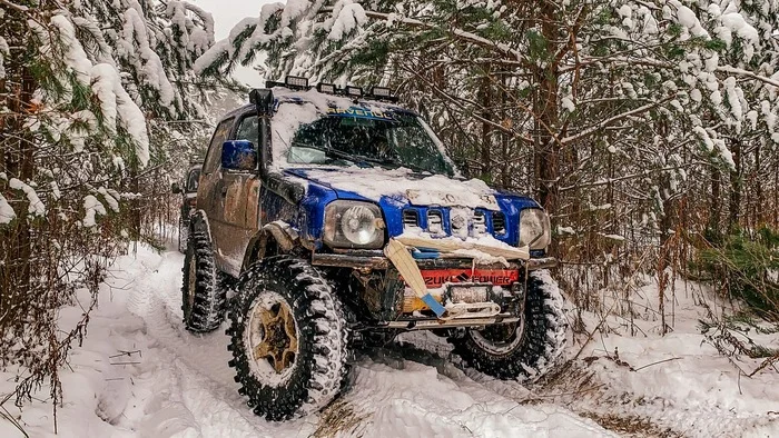 Reply to the post Winter Photo Contest on Pikabu - New Year, Peekaboo, Competition, Tucked away in 2024, The photo, A wave of posts, Suzuki, Suzuki jimny, Reply to post