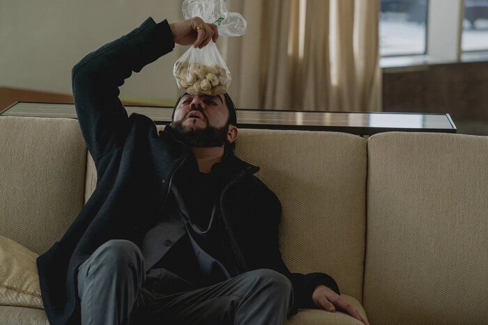 Кадр из фильма "Анора"