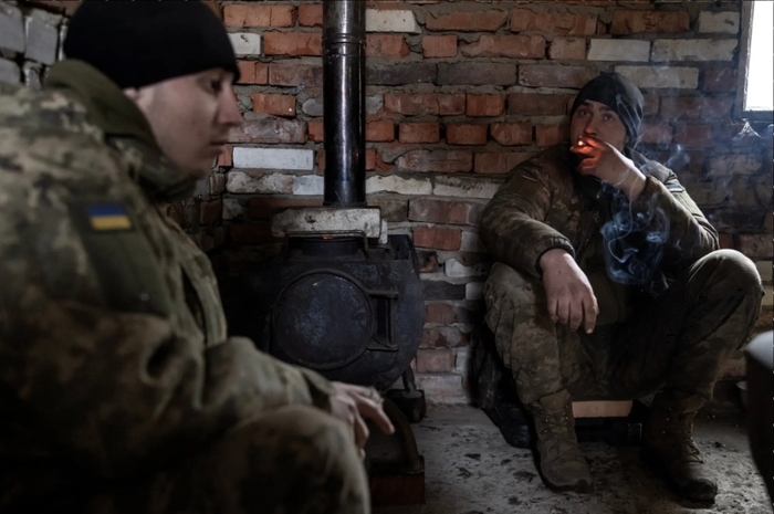 Украинские солдаты укрылись в гараже в деревне недалеко от российской границы через несколько часов после возвращения из Курской области