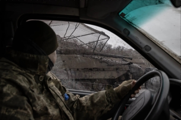 Украинские танки оснащены металлической сеткой для защиты от атак беспилотников