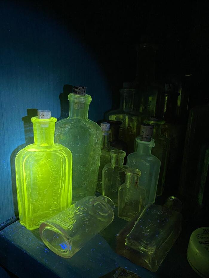 Стабильно светится лютый олдскул из 1870х. Здесь - доферрейновская старая Никольская аптека.