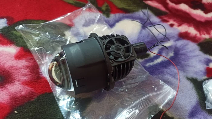 Moped Headlight Upgrade: Replacing the Standard Headlight with an Automotive Bi-LED Lens - My, Repair of equipment, Electrician, Scooter, Moto, Light, Modernization, Garage, Moped, Longpost