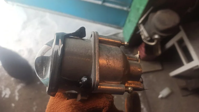 Moped Headlight Upgrade: Replacing the Standard Headlight with an Automotive Bi-LED Lens - My, Repair of equipment, Electrician, Scooter, Moto, Light, Modernization, Garage, Moped, Longpost