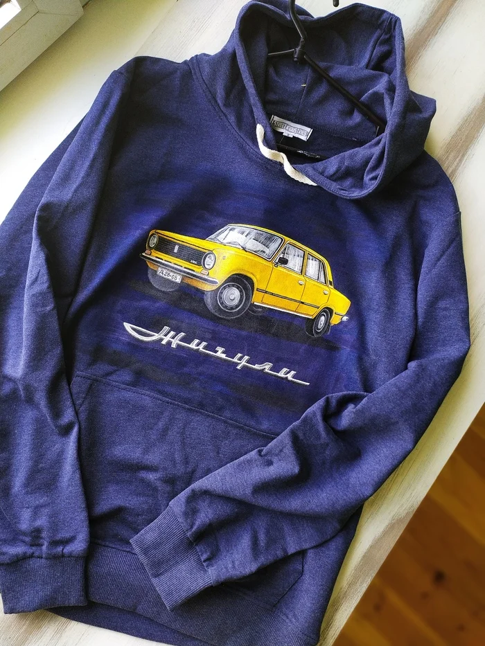 Zhiguli in my work. Sweatshirts, jeans, paintings - My, Zhiguli, Auto, Retro, Retro car, AvtoVAZ, Lada, Lada VFTS, Vaz-2101, VAZ-2105, VAZ-21011, Longpost
