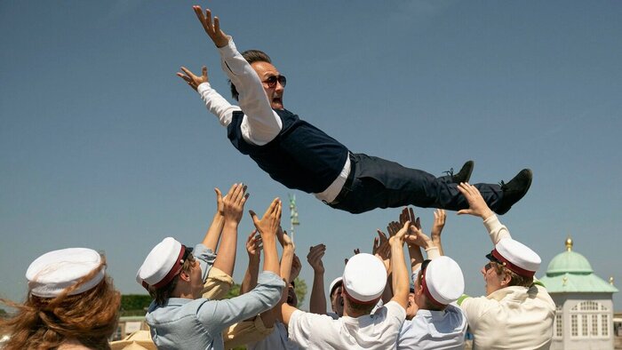 Кадр из фильма "Ещё по одной"