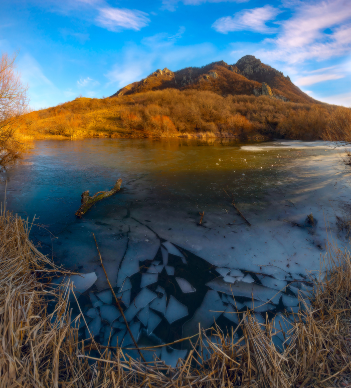 Январское утро о горном озере