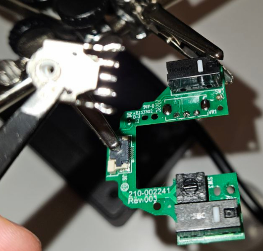 Вытаскиваем энкодер и вставляем новый