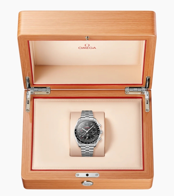 Новые Omega Speedmaster Moonphase Meteorite